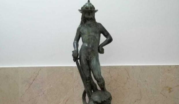 Mersin’de tarihi eser niteliğinde bronz heykel ele geçirildi