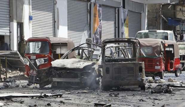 Somali'de yola döşenen bomba patladı: 10 ölü