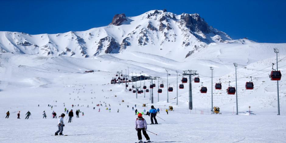 Kış turizminin gözde merkezi adrenalinin zirvesini yaşatıyor