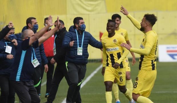 Menemenspor, Akhisar'a patladı!