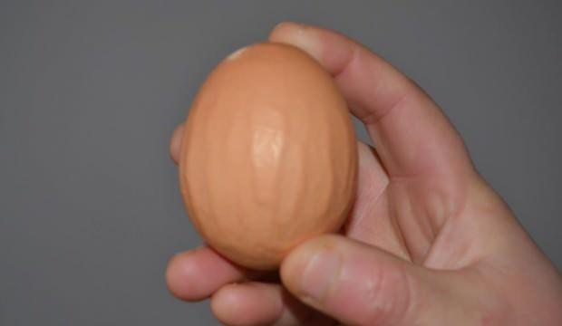 Yumurta üzerindeki Allah ve Muhammed lafzı görenleri şaşırtıyor