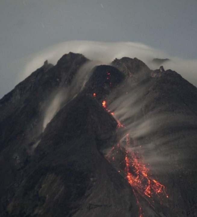 Endonezya'daki Merapi Dağı