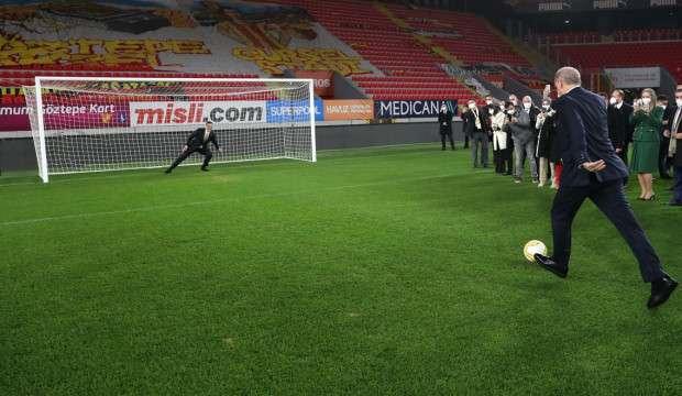 Alpay Özalan'ın Erdoğan hayali! 'Hediye etmezsek gözüm açık gider'