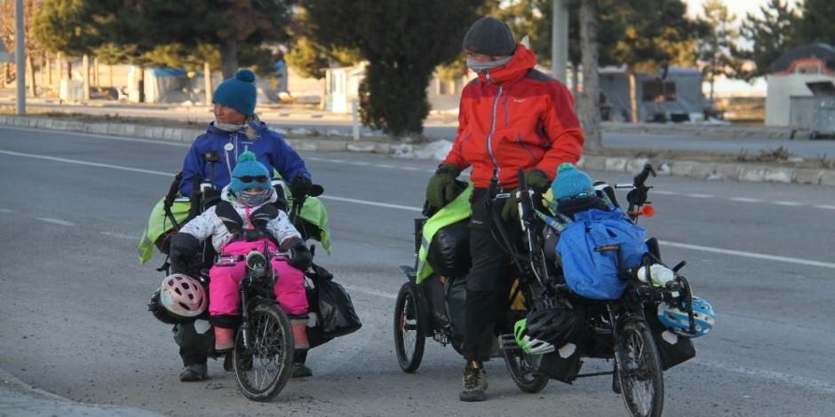 Bisikletleriyle dünya turuna çıktılar, Beyşehir'de mola verdiler!