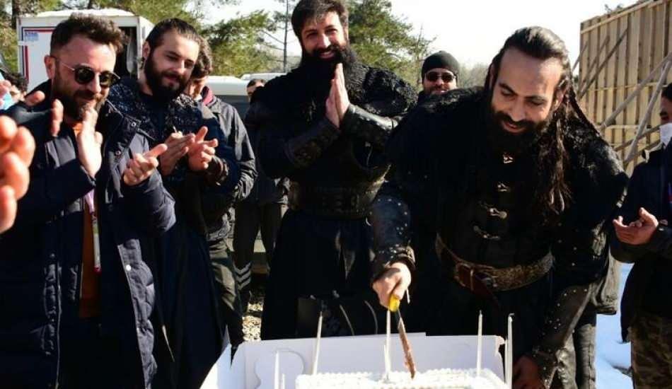 bugra_gulsoya_sette_surpriz_kutlama_1614153158_9211.jpg