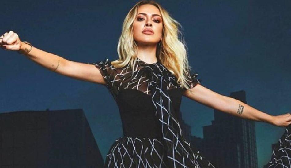 hadise_3_sarkilik_epsi_aska_kapandim_ile_zirveye_yerlesti_1614073374_9181.jpg
