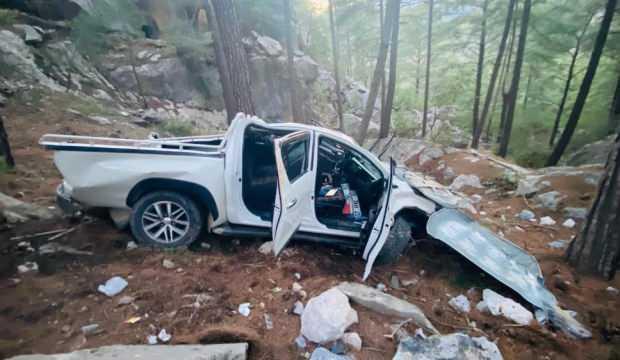 Kontrolden çıkan kamyonet uçurumdan yuvarlandı: 5 yaralı