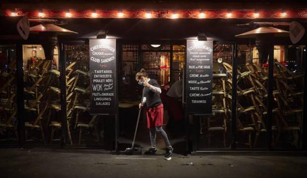 Koronavirüs tedbirleri Paris'te alkolü yasaklattı