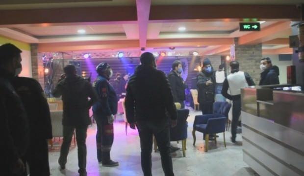 Rehin ihbarına giden polis 20 kişiyi parti yaparken yakaladı