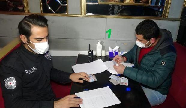 Açık gece kulübüne polis baskını: 23 kişiye para cezası