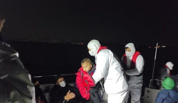 Lastik botla sürüklenen 23 göçmen kurtarıldı