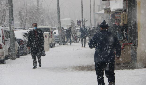 Yüksekova'da yoğun kar yağışı