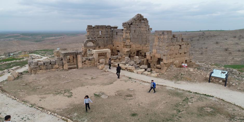 3 bin yıllık Zerzevan Kalesi'nde çalışmalar devam ediyor
