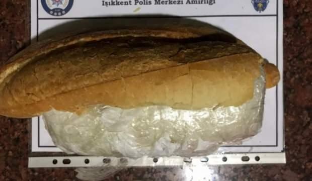 Ekmek arasına gizlenmiş yarım kilo uyuşturucu ele geçirildi