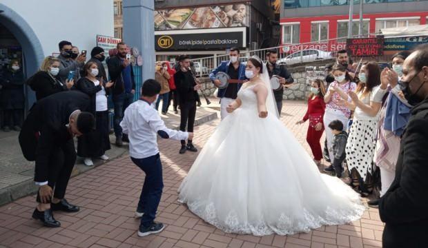 Sokak ortasında düğün yaptılar!