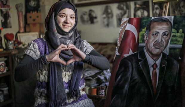 Suriyeli işitme engelli Leba Abbadi, çizdiği portreyi Erdoğan'a vermek istiyor