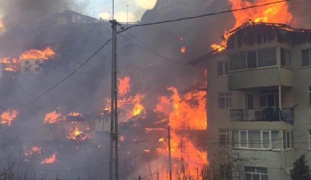 Artvin'de korkutan yangın! 50'ye yakın eve sıçradı