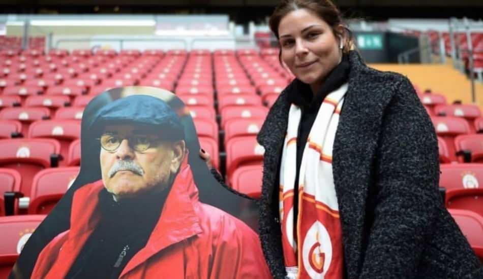 galatasaray_fanatigi_olan_rasim_oztekinnin_maket_fotografi_tribunde_1616170271_3848.jpg