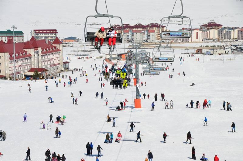 xa4In_1615882150_1735 Cıbıltepe Kayak Merkezi'nde kayak keyfi devam ediyor