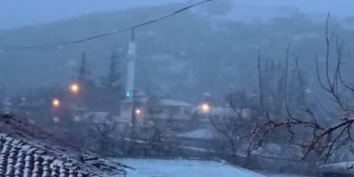 Edirne'nin Balkan köylerinde kar yağışı etkili olmaya başladı.