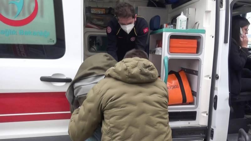 Testi pozitif çıktı, ambulansa binmemek için 1,5 saat direndi