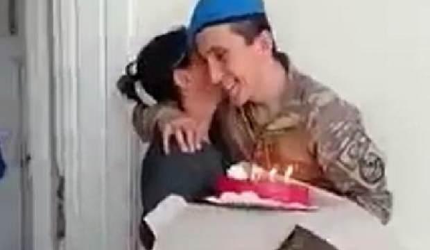 Askerden annesine, duygulandıran doğum günü sürprizi