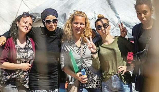 DEAŞ'lı kadınların 'bizi Avrupa'ya alın' pozu