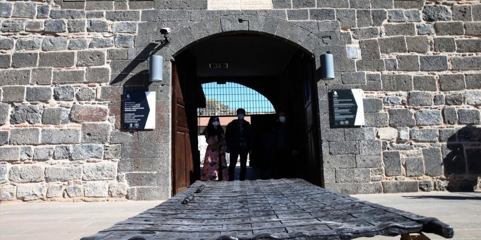 Tarihi Mardinkapı'nın restorasyonu tamamlandı