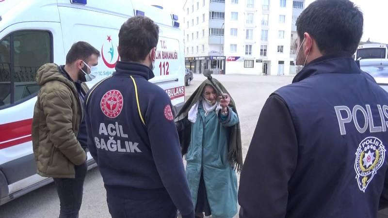 Testi pozitif çıktı, ambulansa binmemek için 1,5 saat direndi