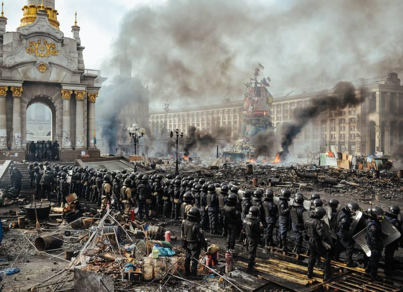 Protestoların çatışmaya döndüğü başkent Kiev'deki Bağımsızlık Meydanından bir kare