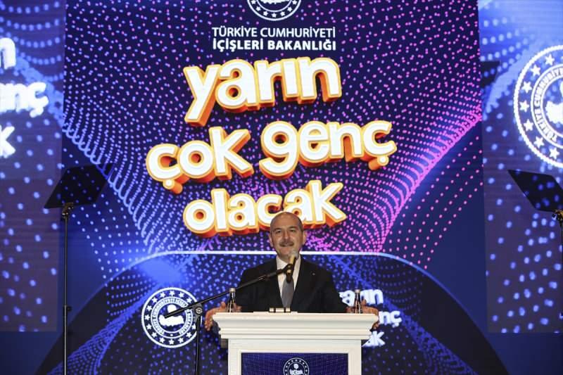 Bakan Soylu 8 ilden 160 çocukla bir araya geldi