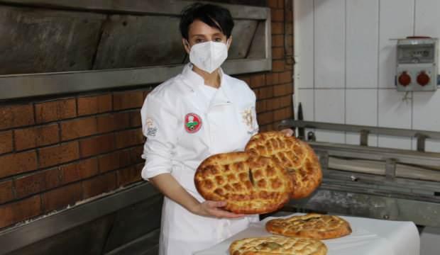 Defne yağıyla koronasavar Ramazan pidesi yapıyor