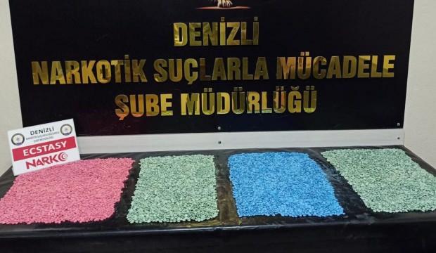 Denizli'de durdurulan hafif ticari araçtan 19 bin 826 uyuşturucu hap çıktı