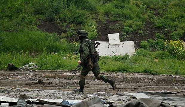 Donbas'ta hareketlilik: 1 Ukrayna askeri daha öldü