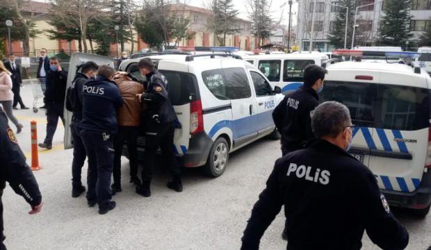 Hem çevreye rahatsızlık verdiler hem de polise hakaret ettiler