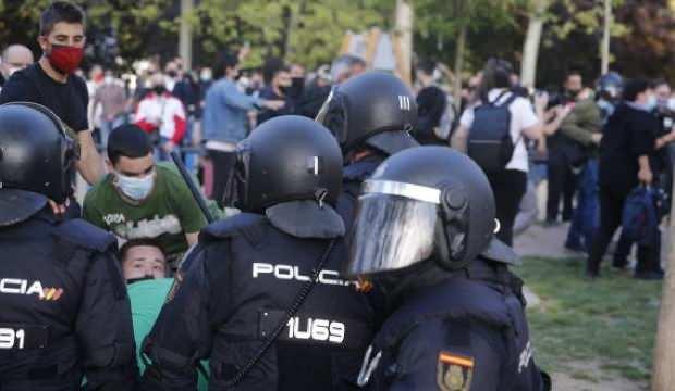 İspanya'da ilk kez aşırı sağ ve sol gruplar karşı karşıya geldi