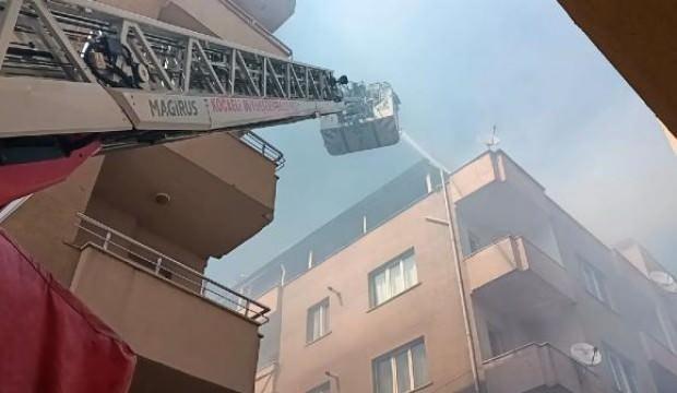 Terasta mangal, çatıyı yaktı