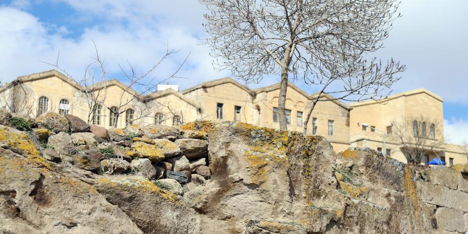 2 asırlık taş evler turizme hizmet edecek