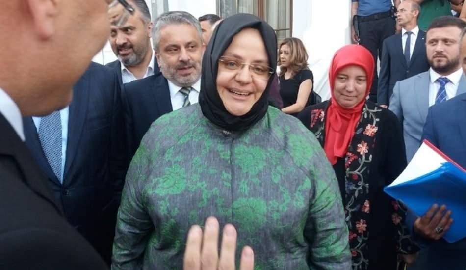 bakan_zehra_zumrut_selcuktan_evlilik_yil_donumu_paylasimi_1618307225_9264.jpg