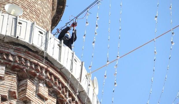 Bursa Ulu Cami'ye Ramazan mahyası asıldı