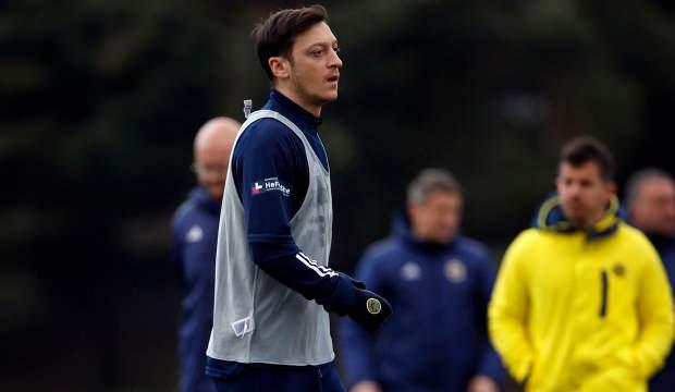 Mesut Özil formasına kavuşuyor