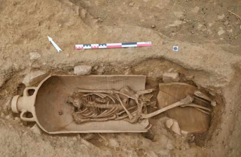 qYt4a_1618478657_4461 Arkeologlar 300-600 yıllarına ait 40 tabut keşfetti