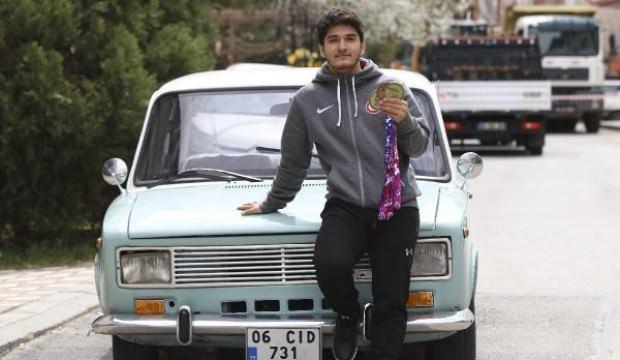 Sporcu maaşını biriktirerek 'Serçe' araba aldı