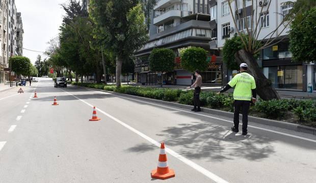 23 Nisan Cuma günü sokağa çıkma yasağı var mı? Camiiler açık olacak mı?