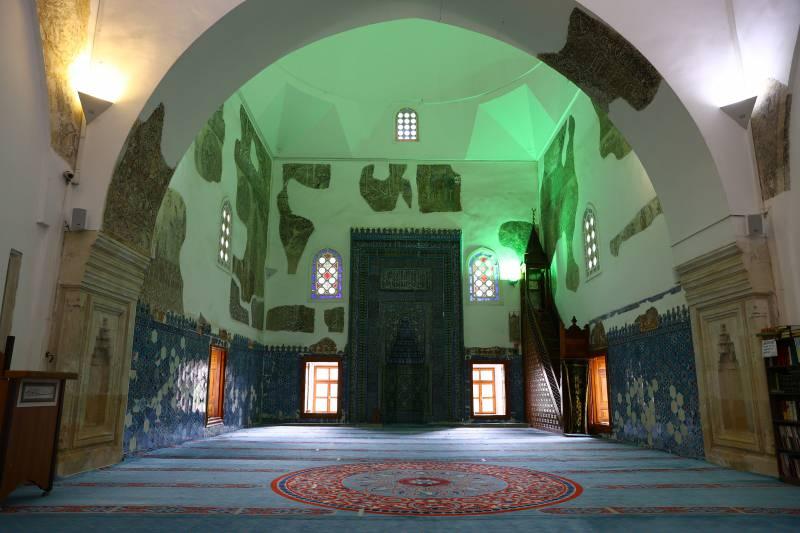 7Ys4K_1619073224_5955 Türk çini sanatının eşsiz örneklerini sunan 5 asırlık cami