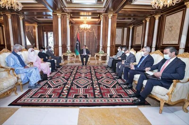 Libya Başkanlık Konseyi Başkanı Menfi, Afrika Birliği heyeti ile Trablus'ta bir araya geldi