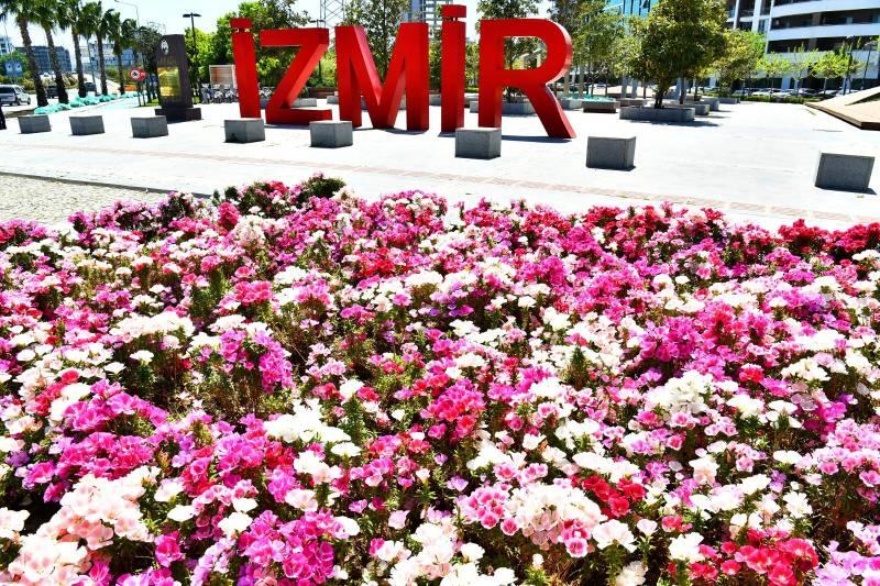 SZRV1_1619345166_3012 İzmir'e 6 milyon çiçek çok yakıştı