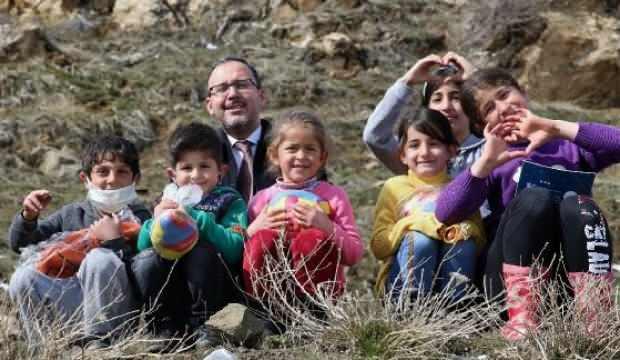 Bakan Kasapoğlu'ndan 23 Nisan mesajı