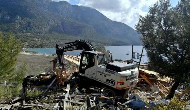 Muğla'da Akbük Koyu'ndaki yıkımlar sürüyor