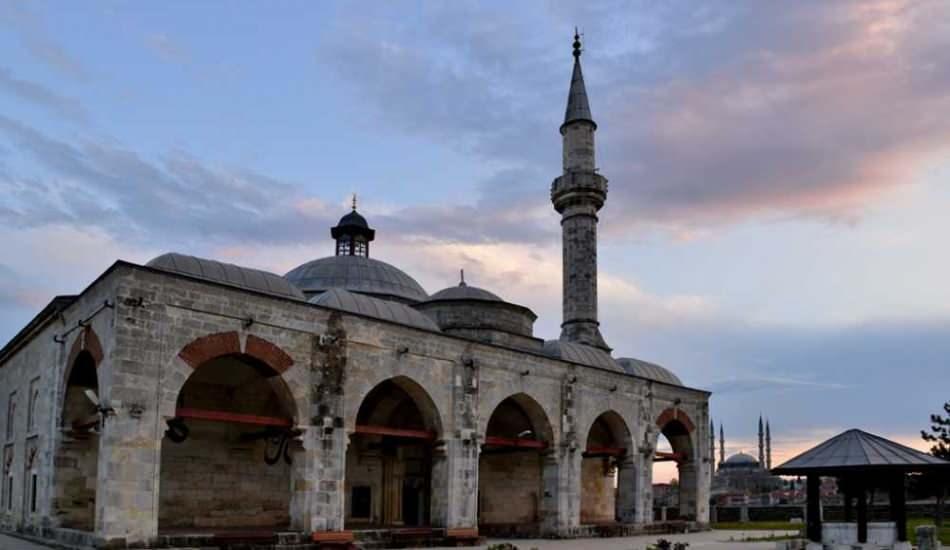 muradiye_camii_nerede_ve_nasil_gidilir_turk_cini_sanatinin_izlerini_tasiyan_bir_basyapit_1618995569_7269.jpg